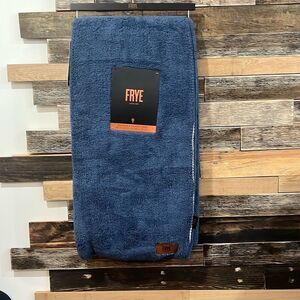 Frye NWT Sherpa Blanket Throw Reversible white Blue 50" x 60"